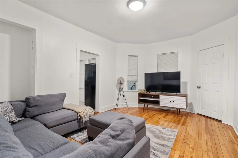 252 Shaw St, Lowell, MA 01851