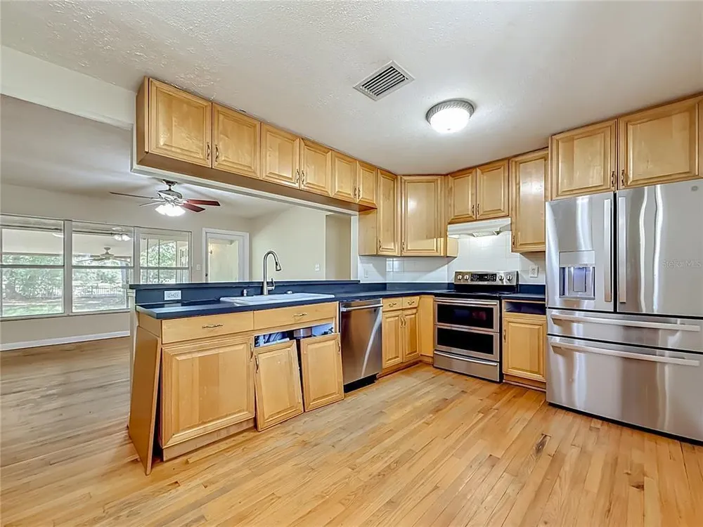 1003 W Outbound Pl, Tampa, FL 33612