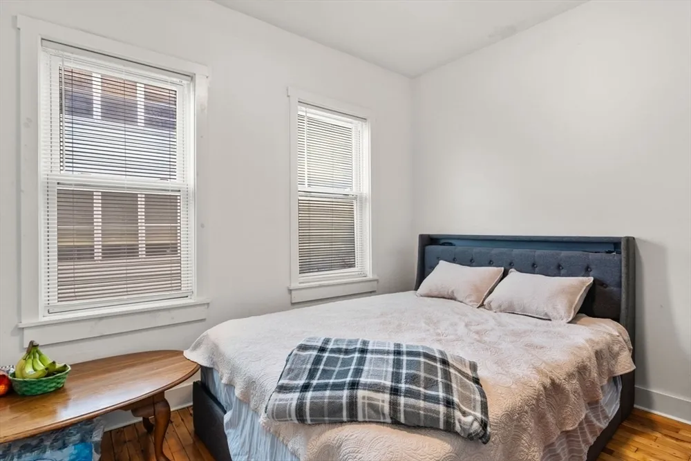 252 Shaw St, Lowell, MA 01851