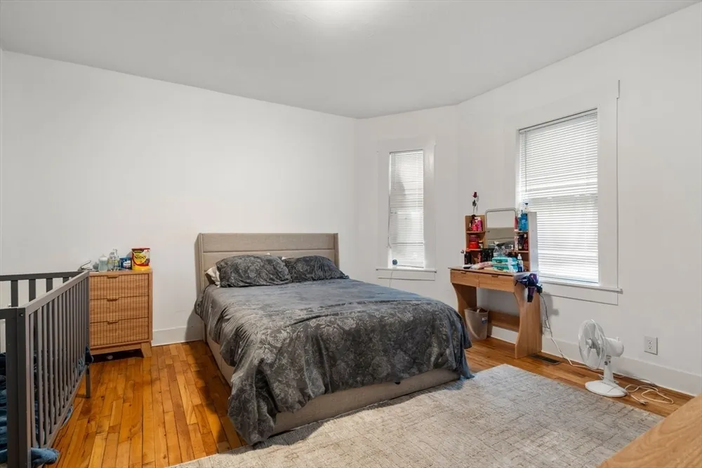 252 Shaw St, Lowell, MA 01851