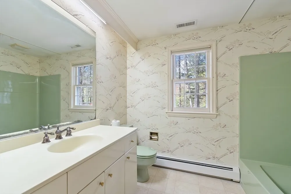4 Northway, Lynnfield, MA 01940