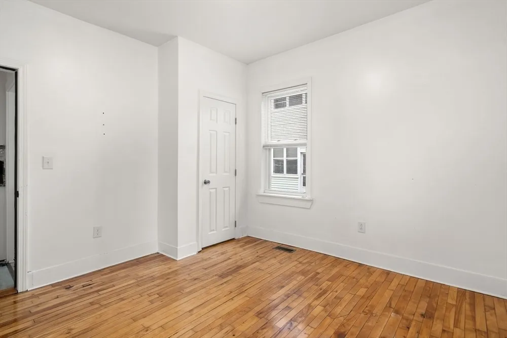 252 Shaw St, Lowell, MA 01851