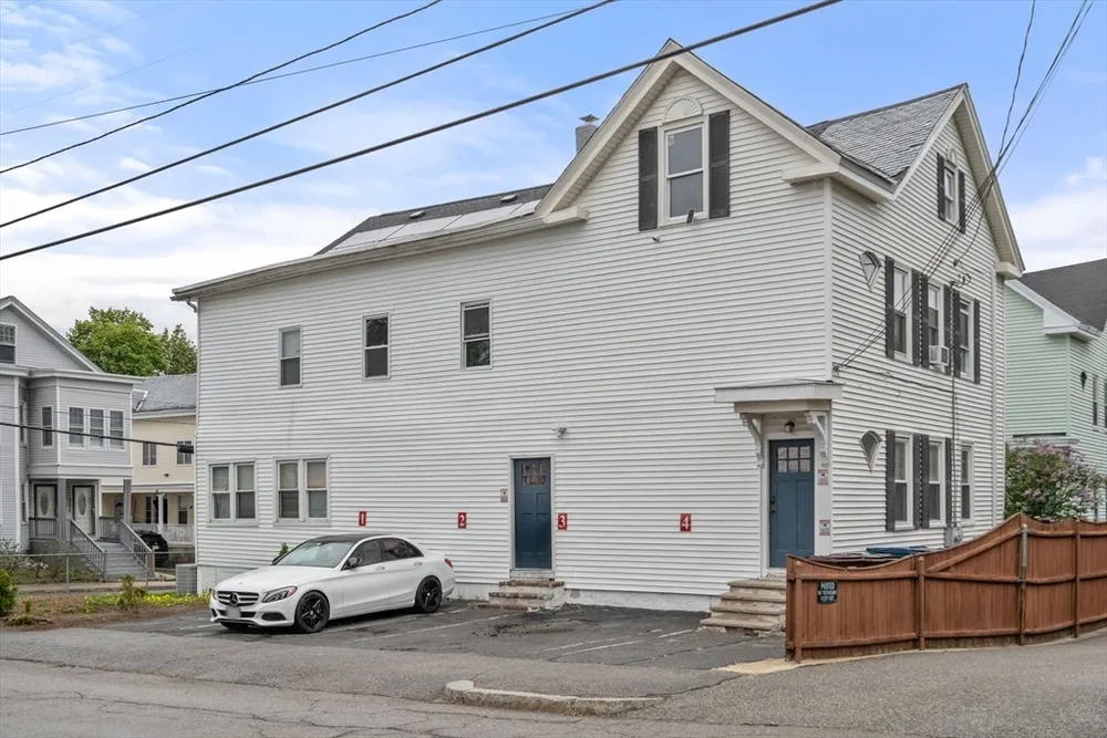 252 Shaw St, Lowell, MA 01851