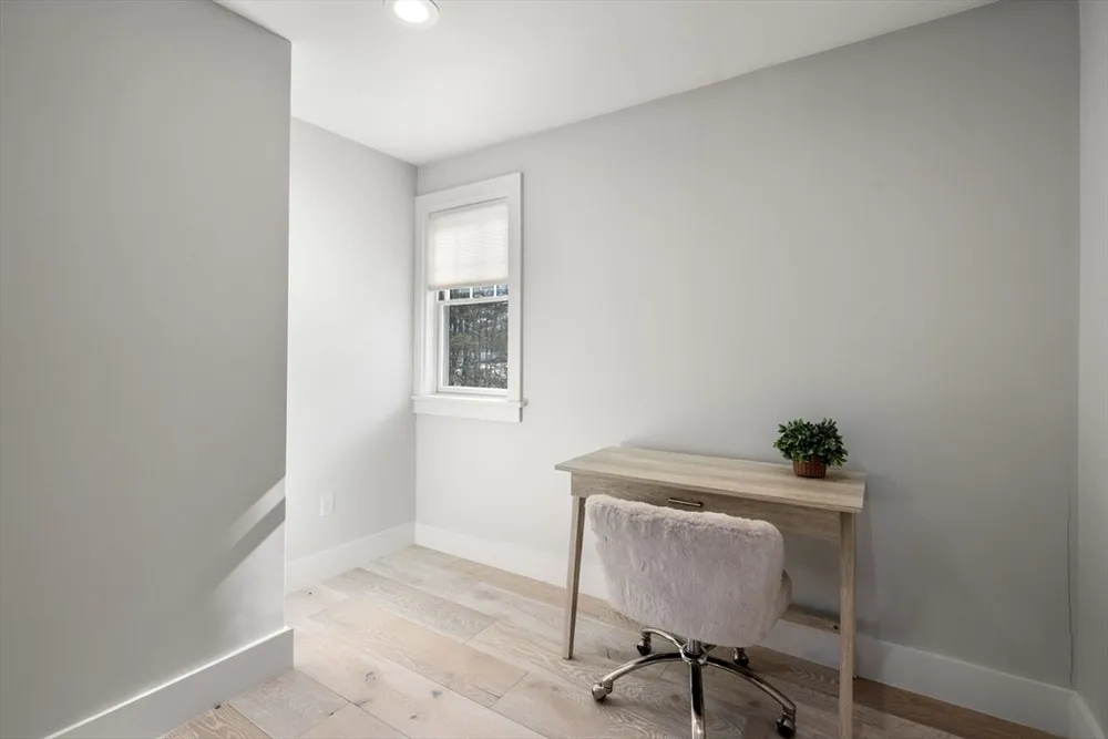 2 Lincoln Ct, Medfield, MA 02052