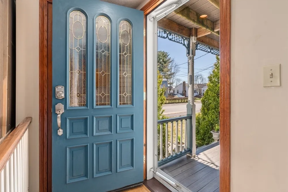 113 Temple Rd, Waltham, MA 02452