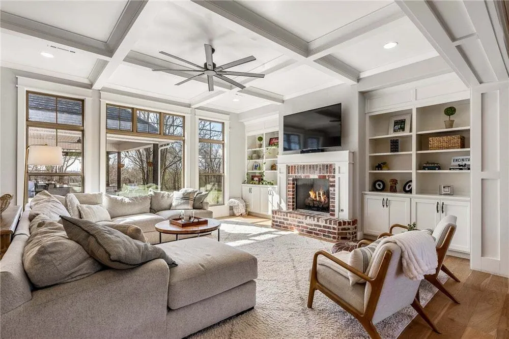 1913 Haxton Ln, Cave Springs, AR 72713