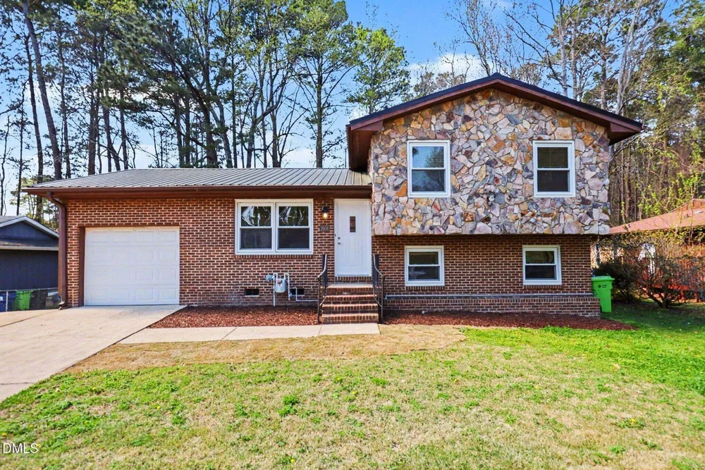 2608 Adcox Pl, Raleigh, NC 27610
