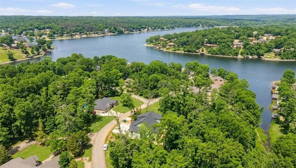 6 Waterside Ln, Bella Vista, AR 72715