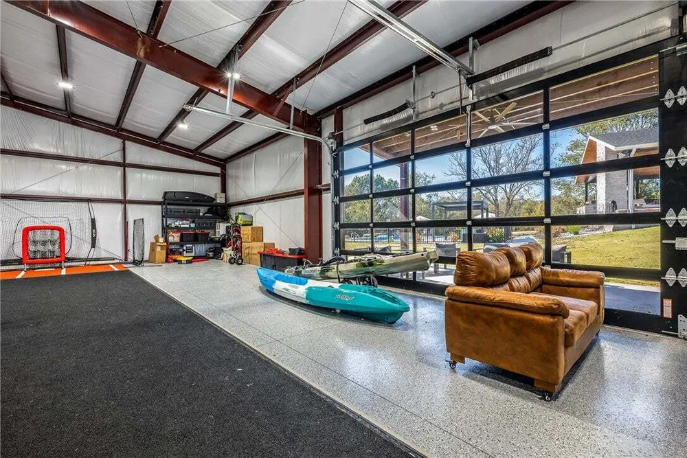 1913 Haxton Ln, Cave Springs, AR 72713