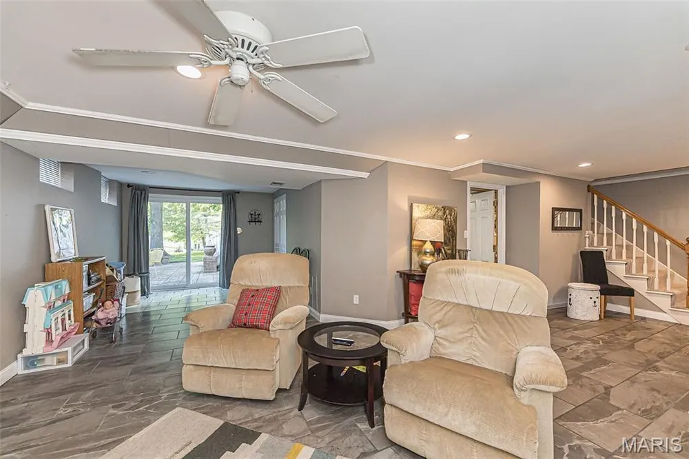 11 Spencer Valley Dr, St Peters, MO 63376