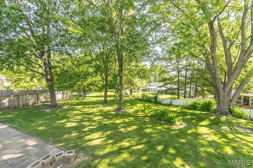 11 Spencer Valley Dr, St Peters, MO 63376