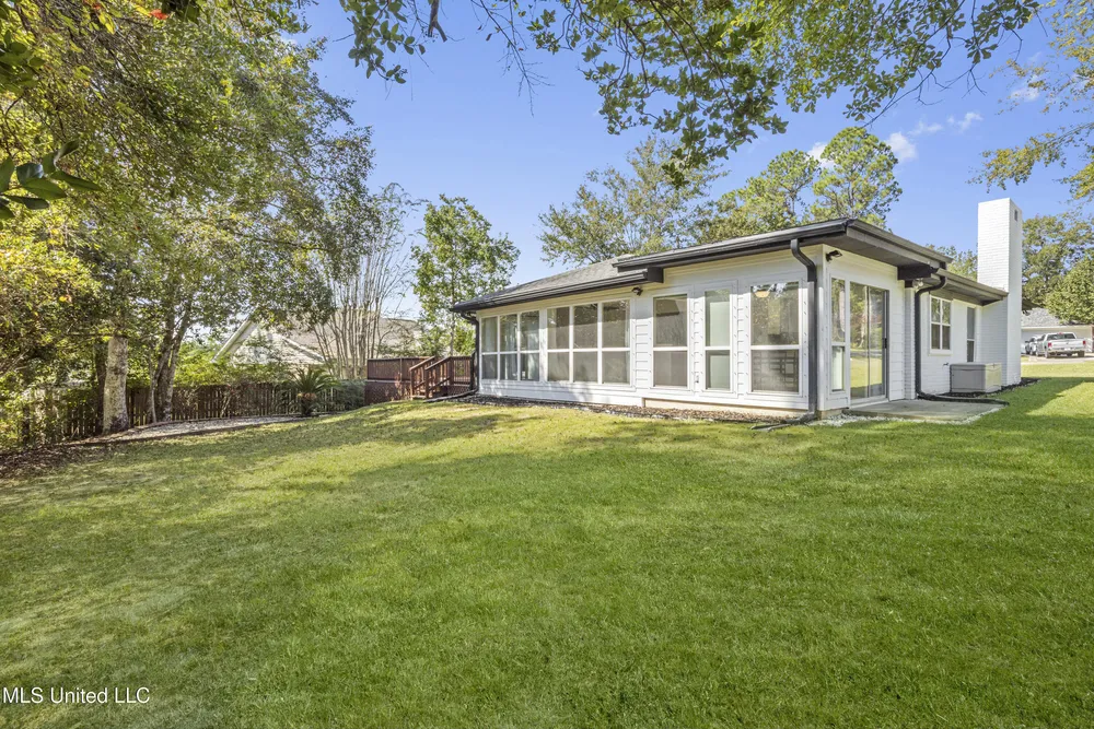 682 Auahi Pl, Diamondhead, MS 39525