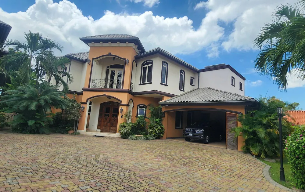 MELWOOD AVENUE Kingston  St. Andrew