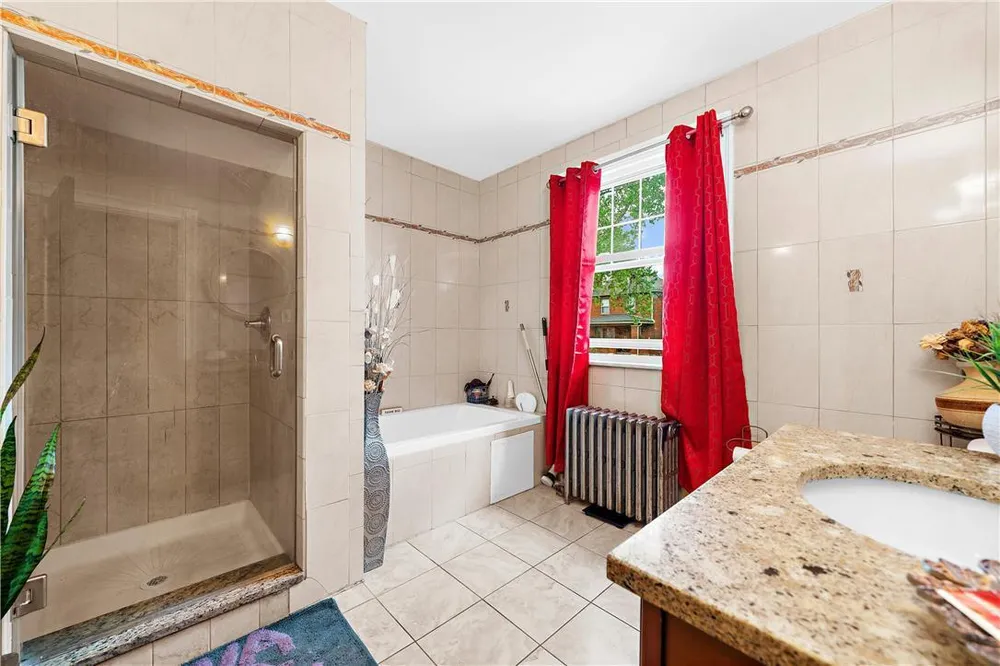 2055 Ferry St, Wilson, PA 18042