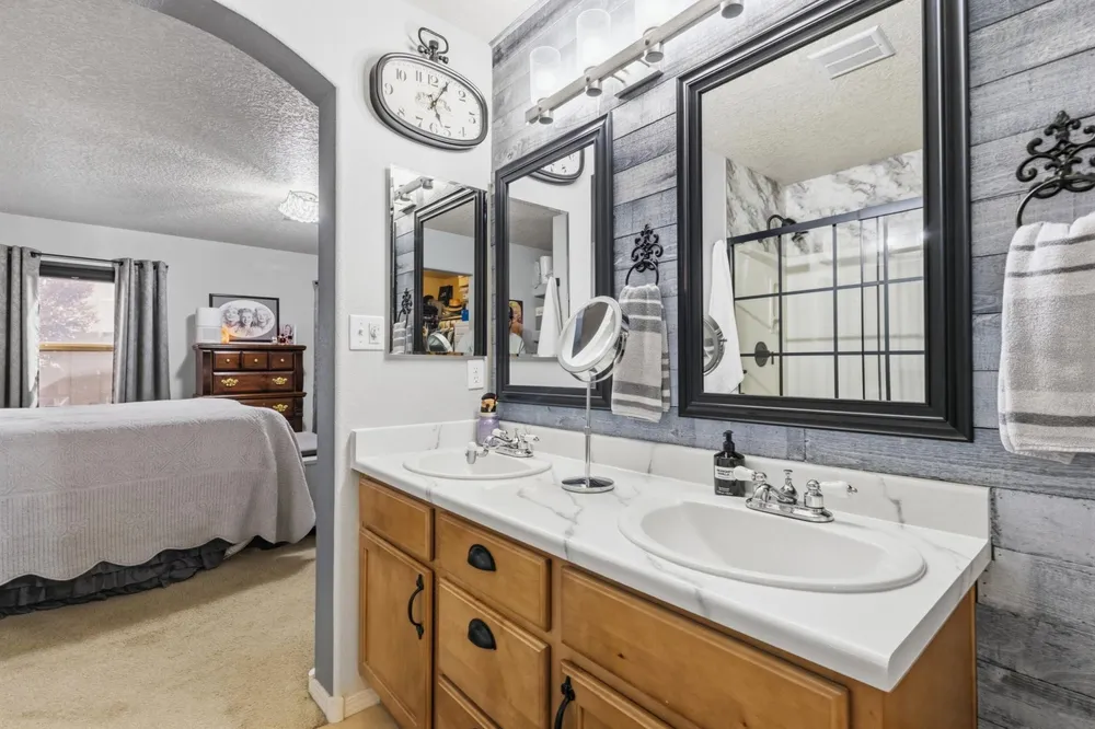 7136 Las Nutrias Rd NW, Albuquerque, NM 87114