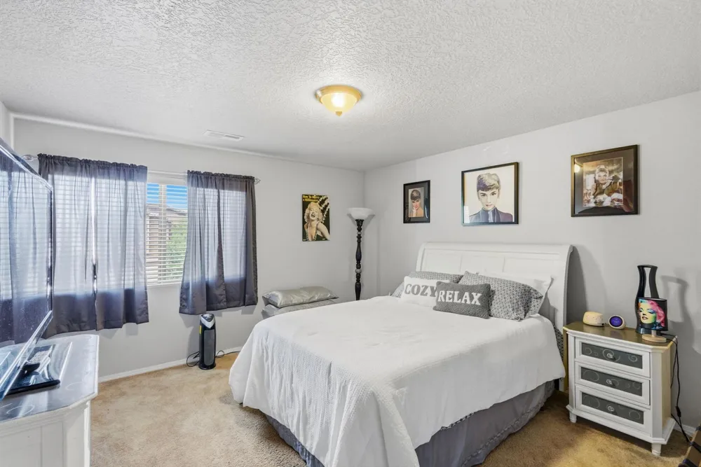 7136 Las Nutrias Rd NW, Albuquerque, NM 87114