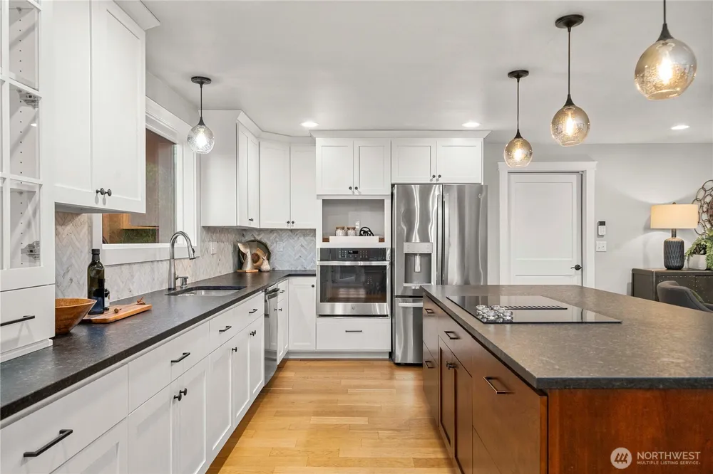 28601 13th Ave S, Federal Way, WA 98003