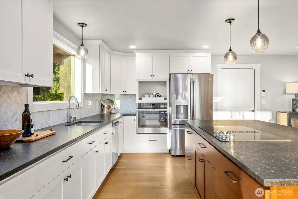 28601 13th Ave S, Federal Way, WA 98003