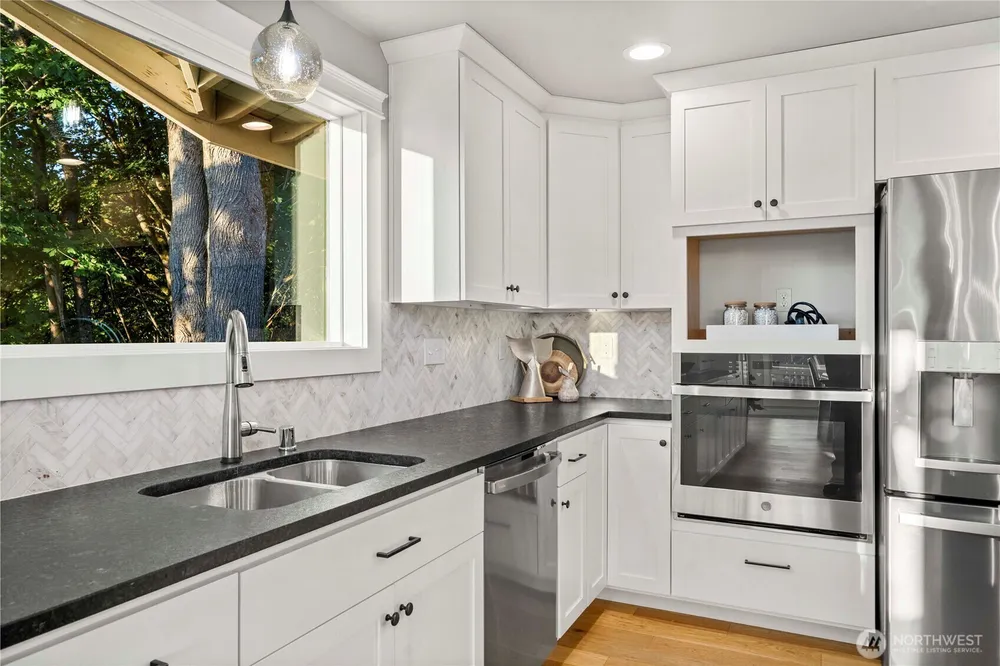 28601 13th Ave S, Federal Way, WA 98003