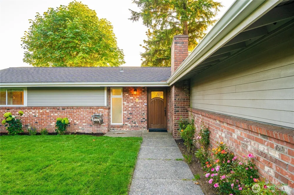 28601 13th Ave S, Federal Way, WA 98003