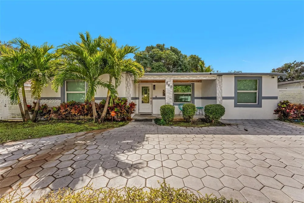 860 NE 142nd St, North Miami, FL 33161