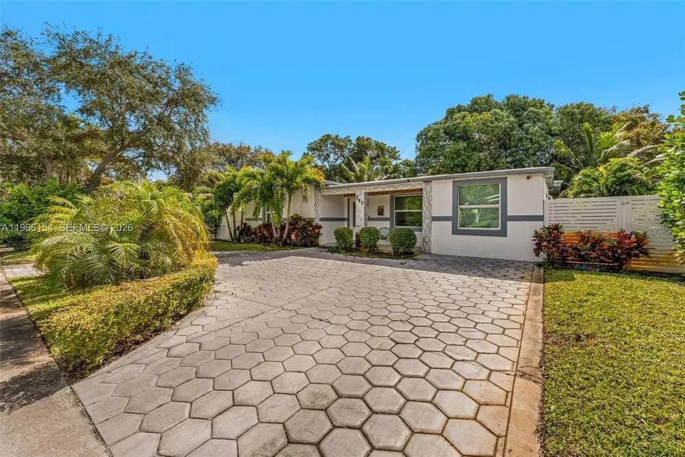 860 NE 142nd St, North Miami, FL 33161