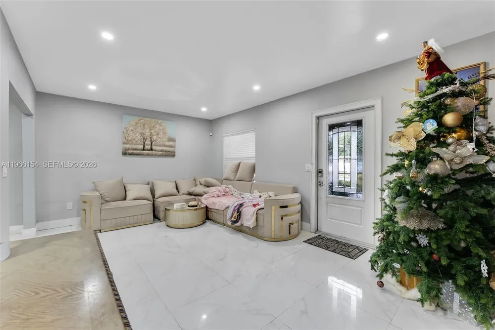 860 NE 142nd St, North Miami, FL 33161