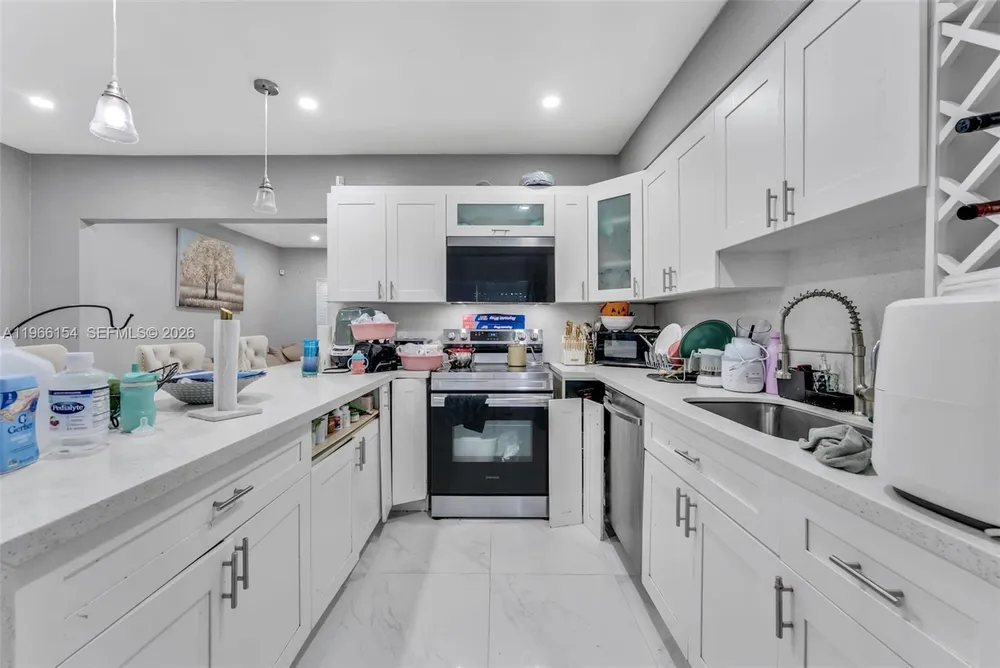 860 NE 142nd St, North Miami, FL 33161