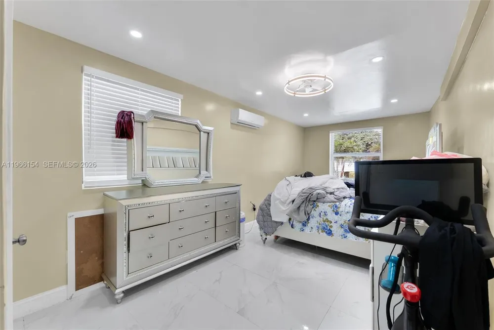 860 NE 142nd St, North Miami, FL 33161