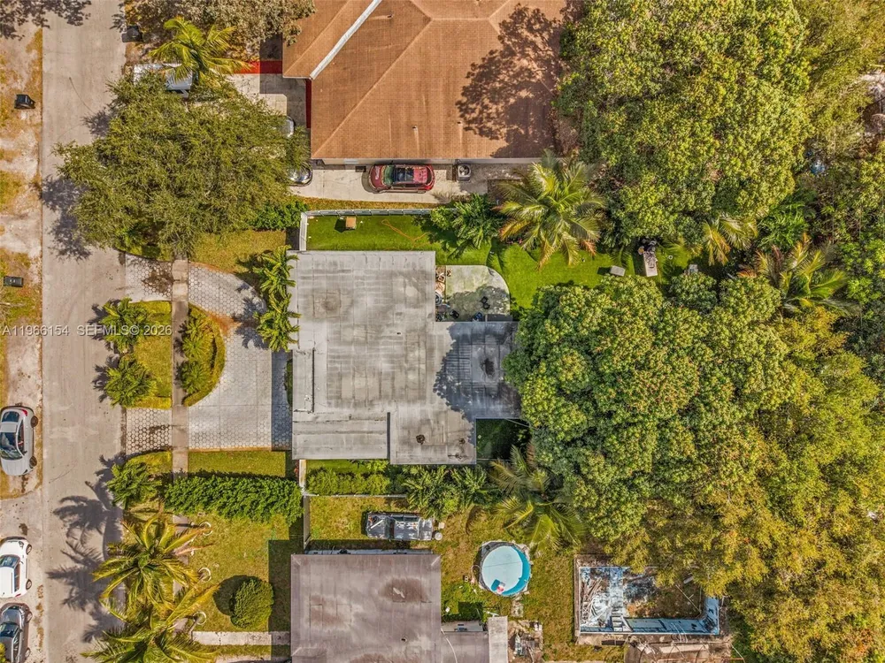860 NE 142nd St, North Miami, FL 33161