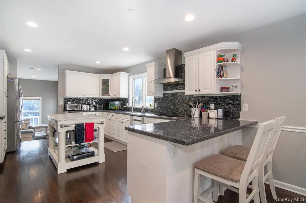 22 Lewis Ave, Dobbs Ferry, NY 10522