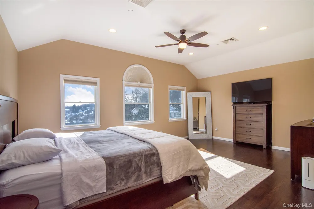 22 Lewis Ave, Dobbs Ferry, NY 10522