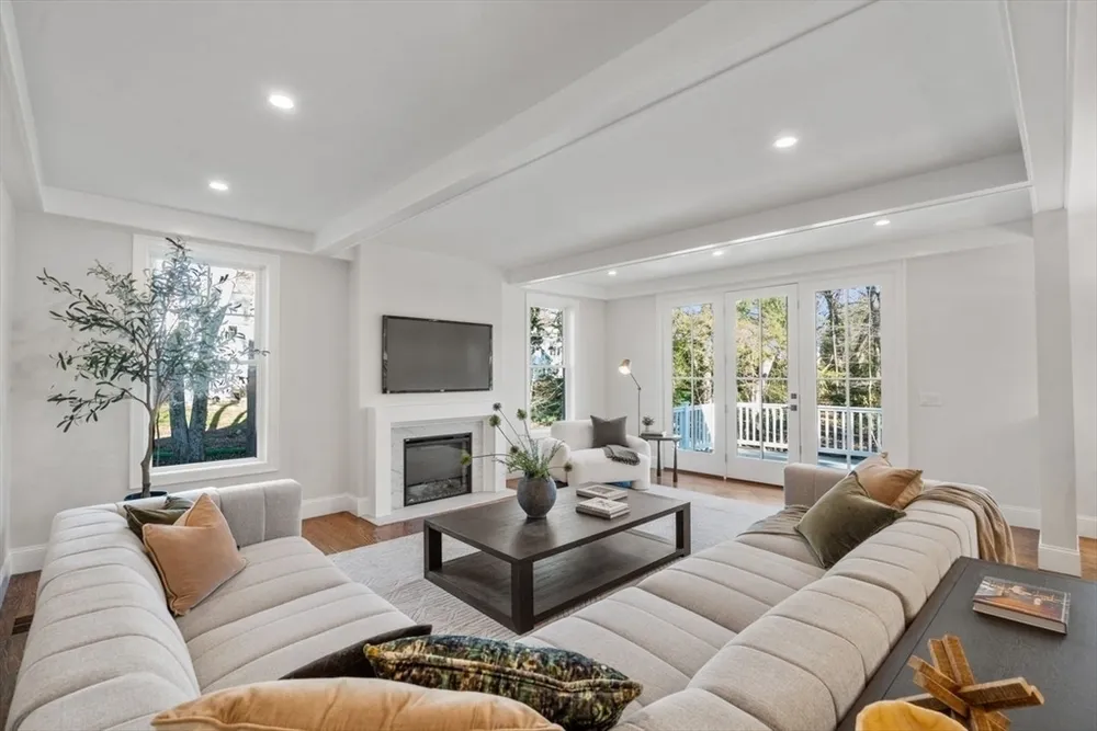 201 Lowell Rd, Wellesley, MA 02481