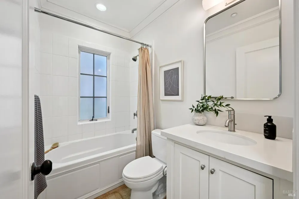 1 Tamalpais Commons Ln, Mill Valley, CA 94941