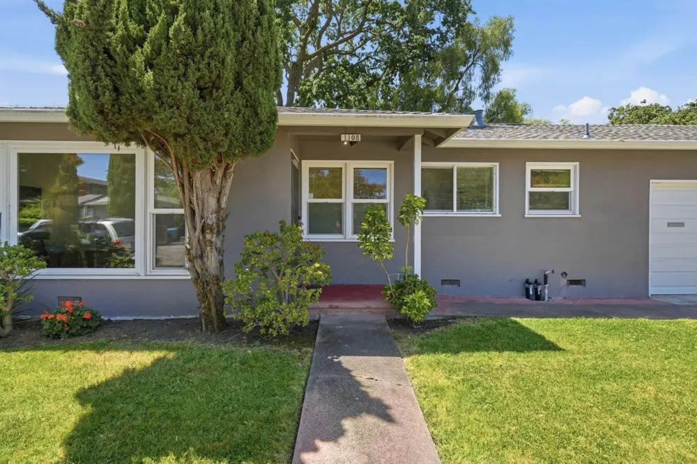 1104 Ebener St, Redwood City, CA 94061