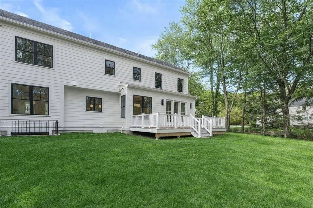 201 Lowell Rd, Wellesley, MA 02481