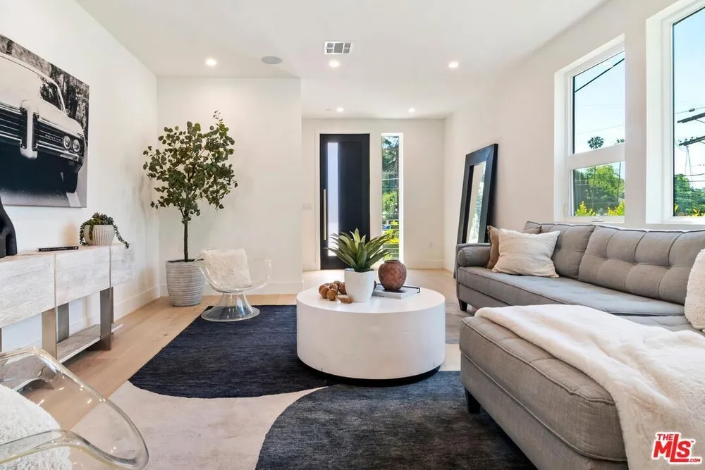 1903 Lake Shore Ave, Silver Lake, CA 90039