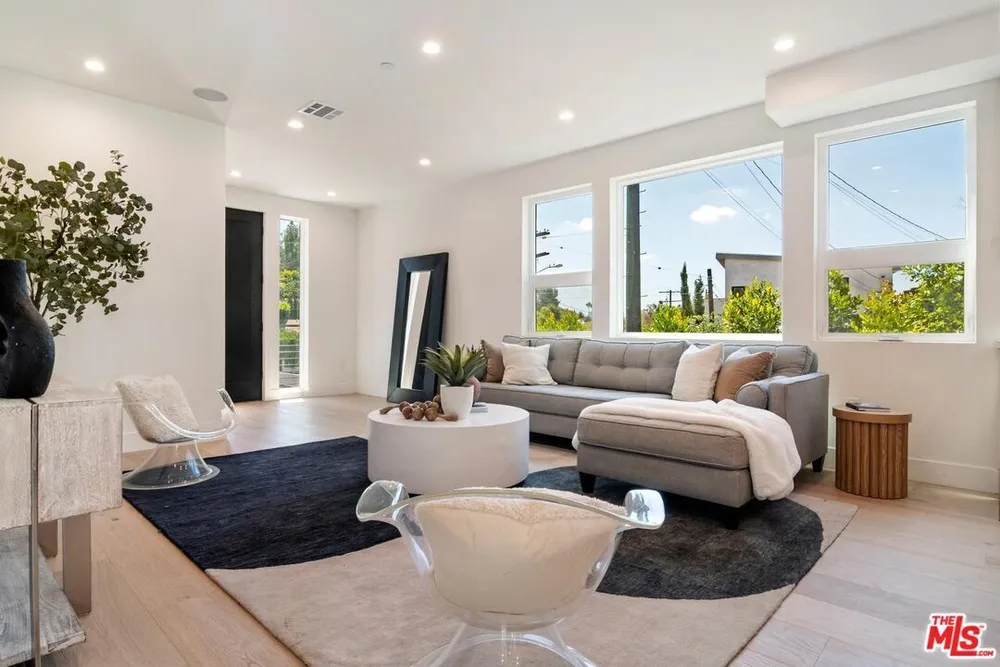 1903 Lake Shore Ave, Silver Lake, CA 90039