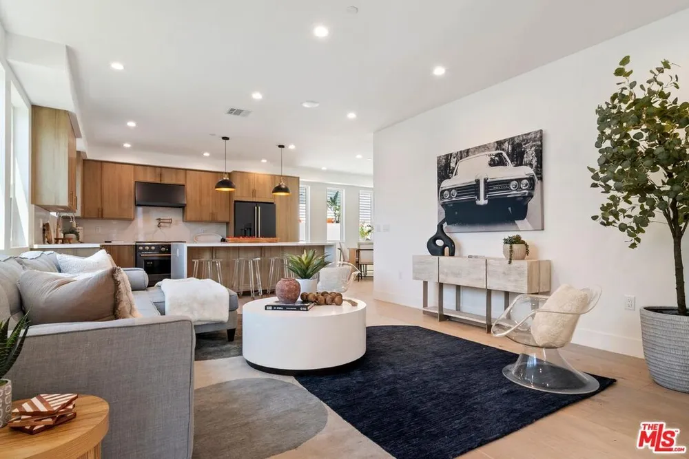 1903 Lake Shore Ave, Silver Lake, CA 90039