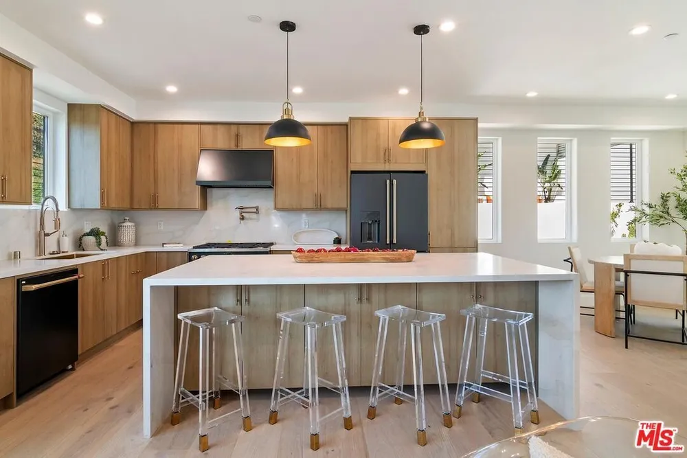1903 Lake Shore Ave, Silver Lake, CA 90039