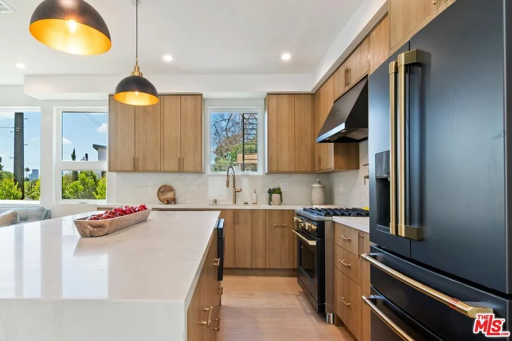 1903 Lake Shore Ave, Silver Lake, CA 90039