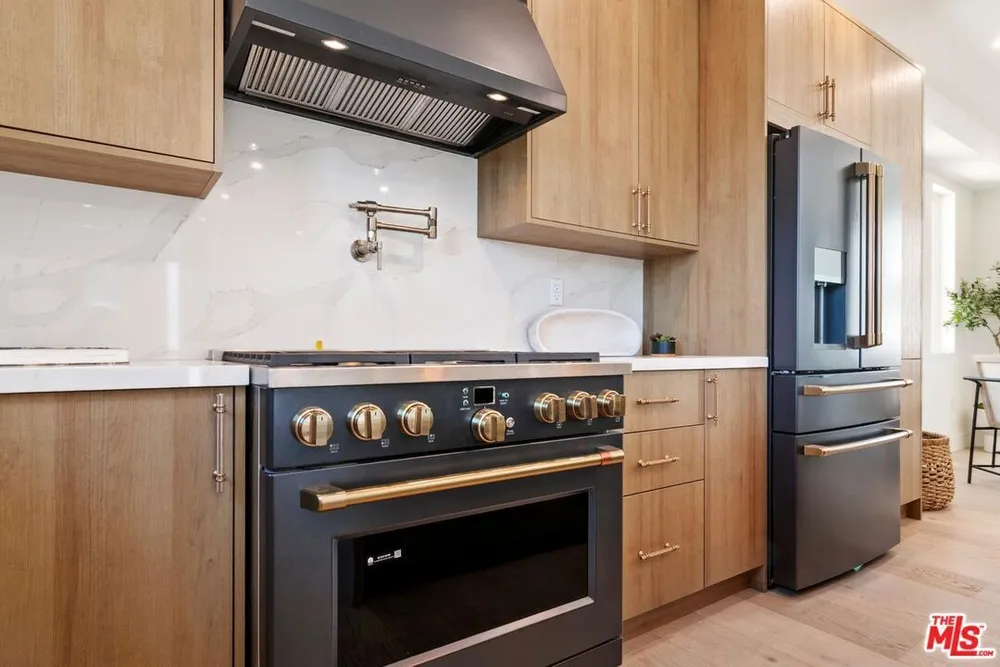 1903 Lake Shore Ave, Silver Lake, CA 90039