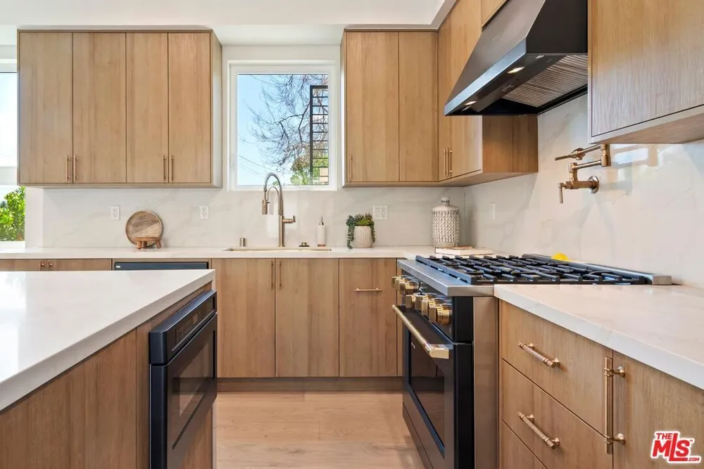 1903 Lake Shore Ave, Silver Lake, CA 90039