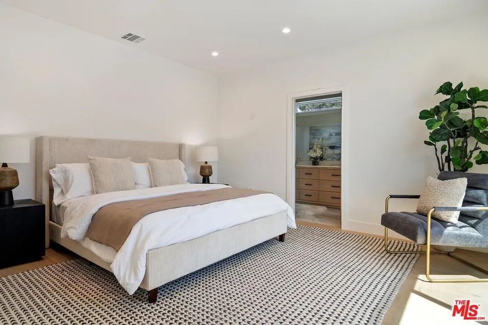 1903 Lake Shore Ave, Silver Lake, CA 90039