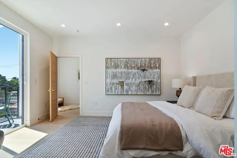 1903 Lake Shore Ave, Silver Lake, CA 90039