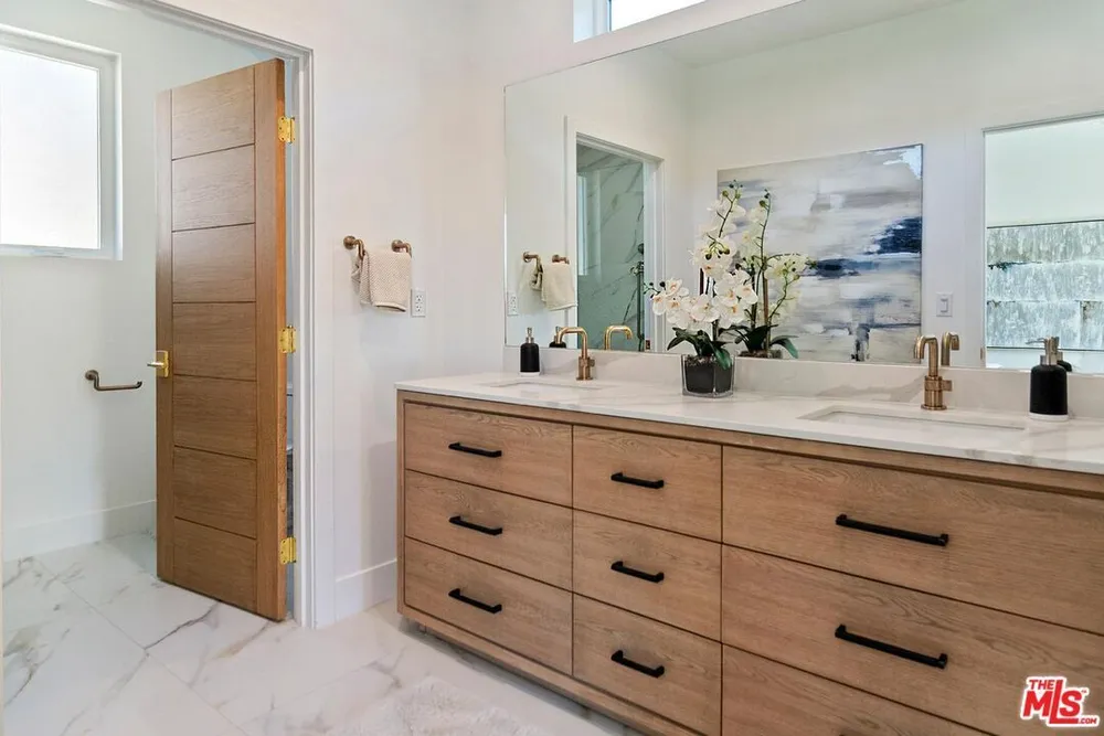 1903 Lake Shore Ave, Silver Lake, CA 90039