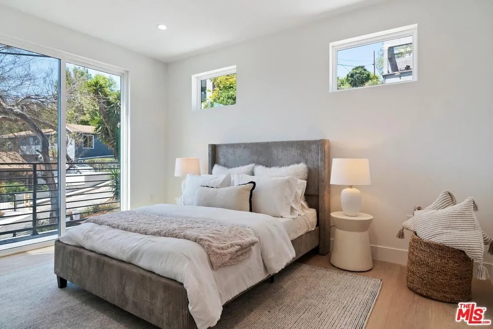 1903 Lake Shore Ave, Silver Lake, CA 90039