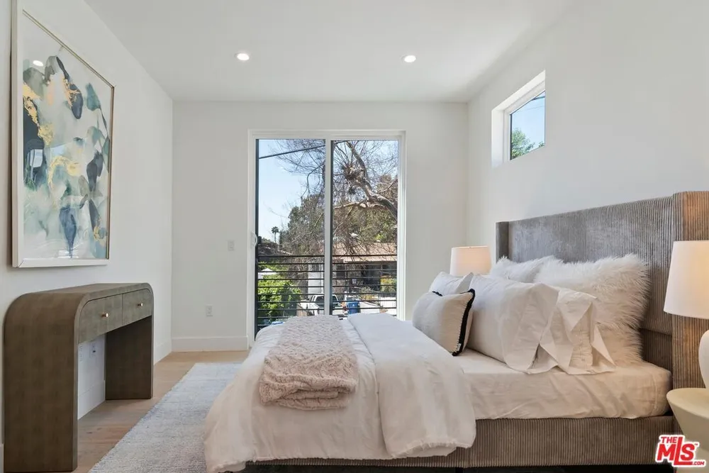 1903 Lake Shore Ave, Silver Lake, CA 90039