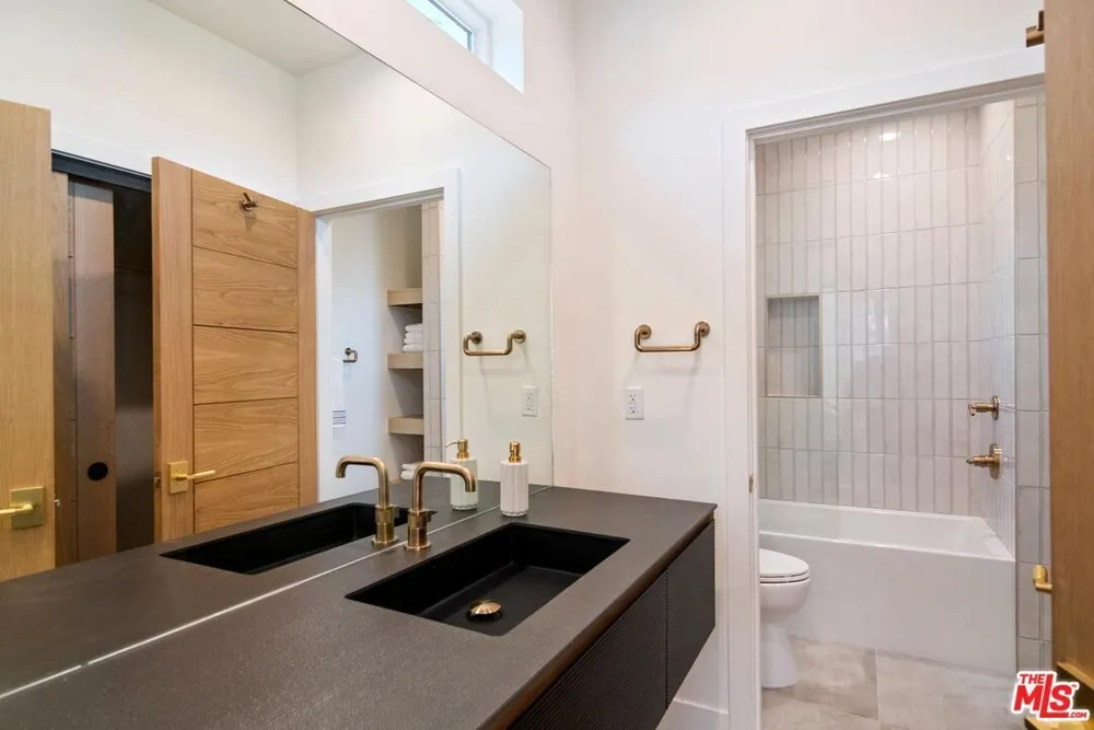 1903 Lake Shore Ave, Silver Lake, CA 90039