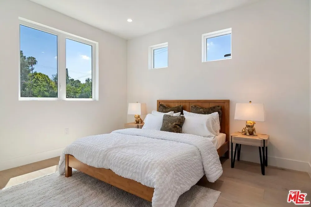 1903 Lake Shore Ave, Silver Lake, CA 90039
